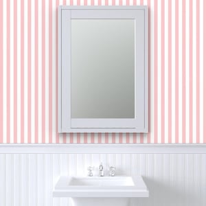 Gestreifte Tapete - Hellrosa Streifen By Thepinkhome - Rosa Individuell bedruckte, entfernbare, selbstklebende Tapetenrolle von Spoonflower Bild 8