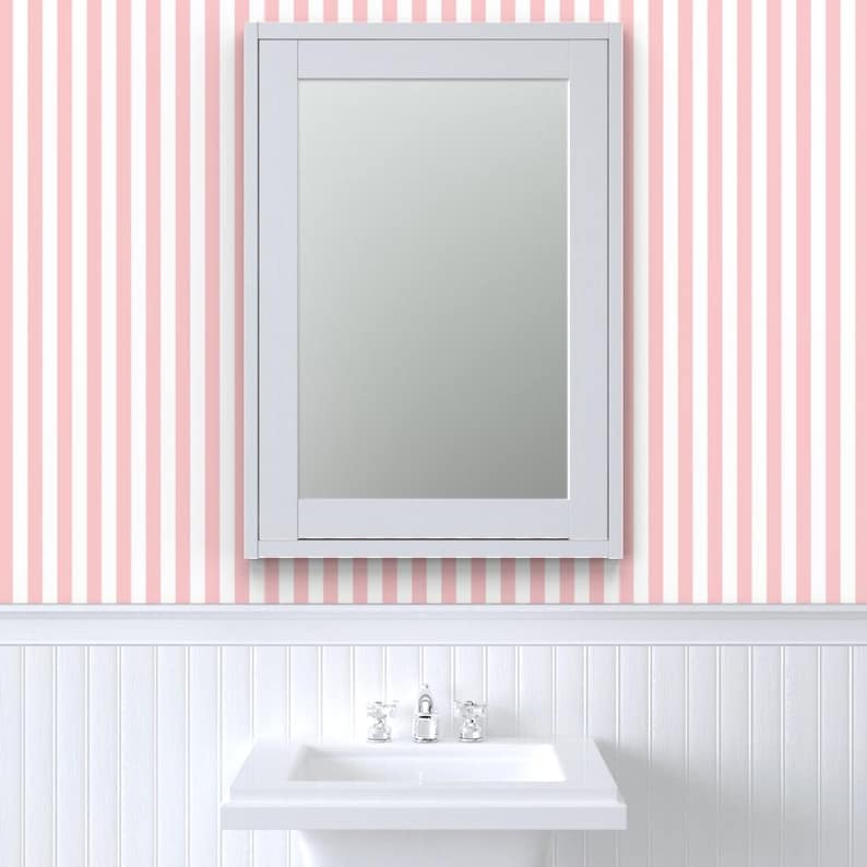 Gestreifte Tapete - Hellrosa Streifen By Thepinkhome - Rosa Individuell bedruckte, entfernbare, selbstklebende Tapetenrolle von Spoonflower Bild 8