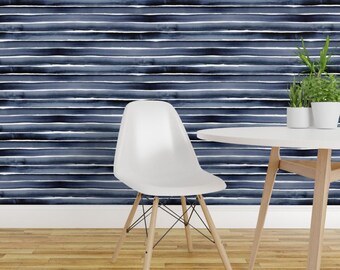 Randig tapet - Akvarell randig blå av Crystal Walen - Blå specialtryckt avtagbar självhäftande tapetrulle av Spoonflower