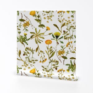 Carta da parati botanica - Fiori selvatici vintage gialli di Utart - Rotolo di carta da parati autoadesiva rimovibile stampata personalizzata Floral Garden di Spoonflower