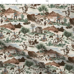 Pode incluir: Uma estampa de tecido com uma cena repetitiva do deserto ocidental com cowboys, cavalos, carroças, cactos, moinhos de vento e pequenas casas. A ilustração usa tons suaves de marrom, verde e azul em um fundo creme claro.