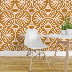 Papel pintado autoadhesivo Atardecer y Hojas - Atardecer Geométrico Tropical con Ondas Vieiras - Decoración de Pared Removible - Art Deco Mostaza de de_koro