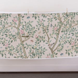 Tela de satén extra ancha estilo chinoiserie, estampado floral vintage rosa, tela botánica de pradera cortada a medida, rosa pálido, Elsie's Garden de danika_herrick imagen 2