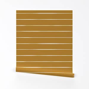 Stripes Wallpaper - Linee orizzontali senape di Erin Kendal - Rotolo di carta da parati autoadesiva rimovibile minimale boho gialla di Spoonflower