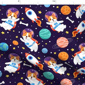 Könnte beinhalten: Ein nahtloses Muster mit Cartoon-Corgis, die Astronautenanzüge tragen und mit Planeten, Sternen und Raketen im Weltraum schweben. Der Hintergrund ist dunkelviolett.