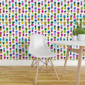 Carta da parati ad acquerello - Divertimento con ananas di Mirabelleprint - Carta da parati autoadesiva rimovibile personalizzata con stampa rosa ananas di Spoonflower