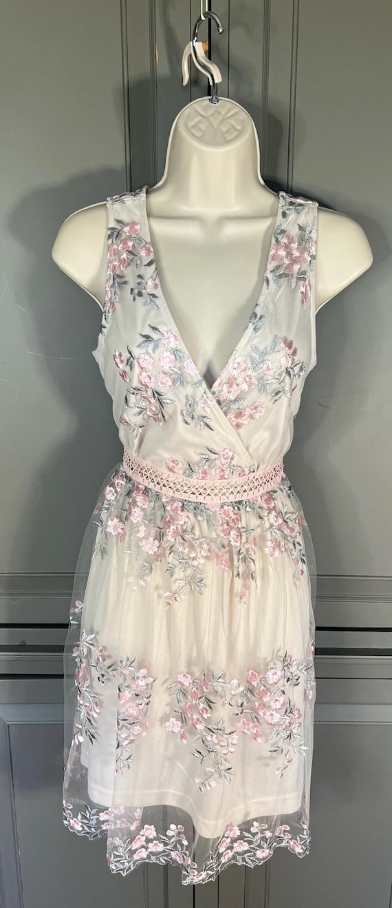 NWT Embroidered Midi Dress Size 10/12 by Boohoo - Etsy Ireland
