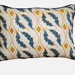 Susan Deliss pillow cover - piped/Ready to ship