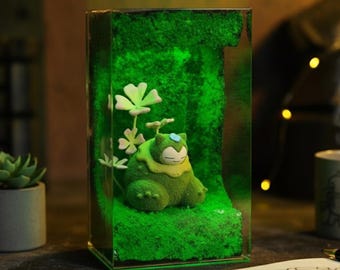 Mossy Mosslax Terrarium Diorama Sleeping Resin Lamp, Unique Desk Decor Cute Moss Art Pokopia Inspired, Gift for Gamers