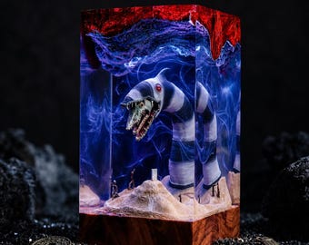 Bee.tl.eju.ice Sandworm Diorama Resin Art Sculpture, Horror Movie Fan Gift, Geeky Home Decor, Unique Fantasy Tabletop Lamp