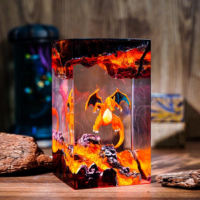 Lámpara de resina Dragón de Fuego – Luz nocturna LED hecha a mano con temática de lava, decoración de diorama de criatura fantástica, regalo geek único para él o ella, ideal para decorar el escritorio.