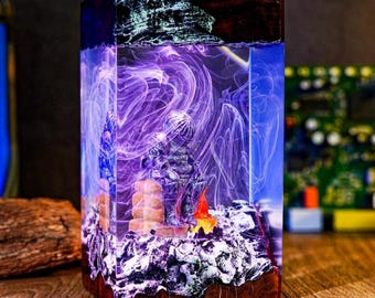 Lampa z żywicy inspirowana Rycerzem Cebulowym – ręcznie robiona diorama LED z Fantasy Warrior | Lampa ogniskowa Dark Souls Knight | Prezent dla gracza i kolekcjonera