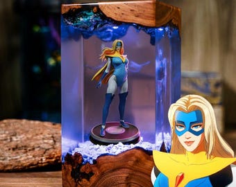 PREORDER: blonde blazerverzending harslamp, handgemaakte epoxy dioramalamp | Gamer-bureaudecoratie | Cadeau indiegame