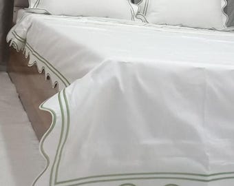 Handgefertigter Bettwäsche-Set aus Baumwollsatin: Scalloped Hotel Stitch Stickerei