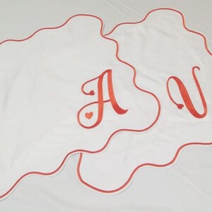 Personalisierung Monogramm 400 Fadenzahl Weiß 100% Baumwolle Sateen Scalloped Stickerei Rechteck Tischdecke