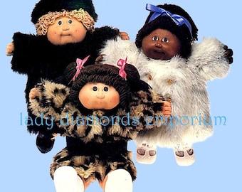 Vestiti per bambole Cabbage Patch Kids: cappotto e cappello in pelliccia sintetica, 3 modelli, trasferibili termoadesivi inclusi. Cartamodello Butterick 6984 (ultimo modello rimasto).