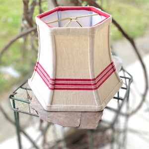 Abat-jour rond beige à rayures rouges 30 cm avec l'intérieur