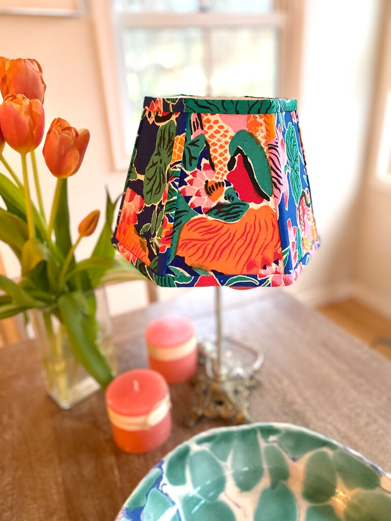 Funky Vintage Chinese Fabric Lampshade, Bold Print Lamp Shade, Hex Clip, 7 high 1 in-stock last one imagem 9