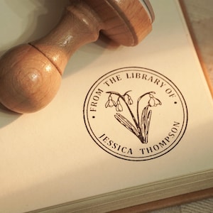 Gepersonaliseerde BOEKSTEMPEL | Boekembosser | Zelfinktende stempel | Aangepaste stempel | Bibliotheekreliëf · cadeau boekenliefhebber | Verjaardagscadeau
