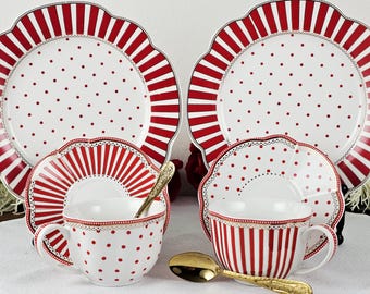 2 Assiettes Déco Comptoir De Famille - Motif Cerises Et Damiers - Diamètre 22,5 Cm - Neuf