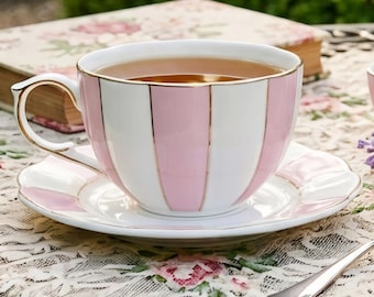 Pink and White Scallop Porcelain Teacup and Saucer Set – Vintage‑Inspired Shabby Chic Gold Trimmed Tea Cup