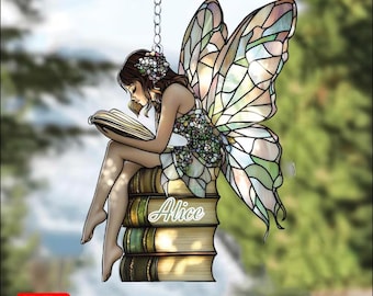 Zauberhafter Feen-Sonnenfänger auf Bücherstapel, Acrylmalerei für das Cottagecore, Fantasy-Buch oder Naturliebhabergeschenk