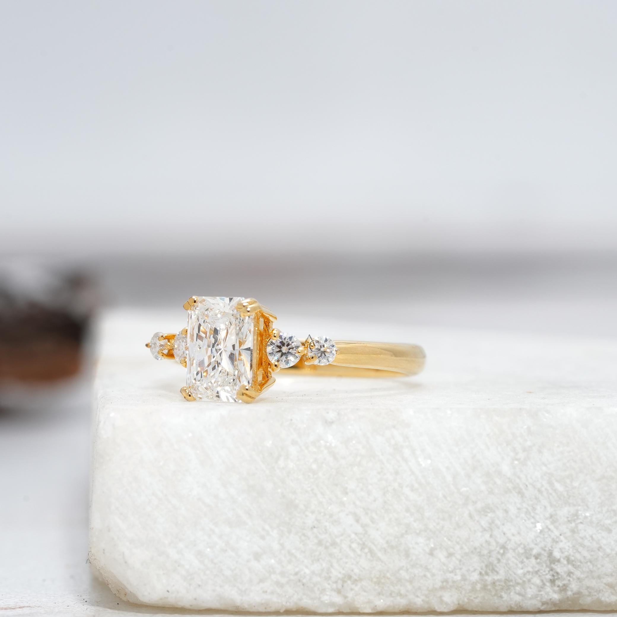 Anello di fidanzamento con diamante taglio radiante, anello con