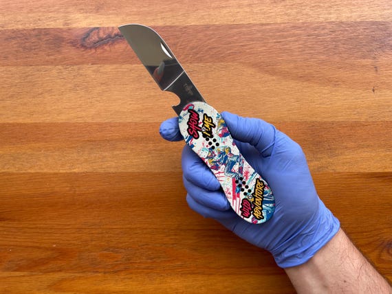 3.14 in. Navaja Snowboard Wild Adventure Pocket Knife Bottle Opener