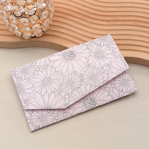 Estuche magnético japonés en tonos rosa margarita, estuche elegante para tarjetas y billetera, estuche de tela, hecho a mano, hecho en Japón