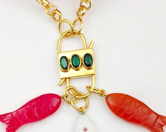 14K gouden smaragdgroene hangslothanger, te openen bedelconnector