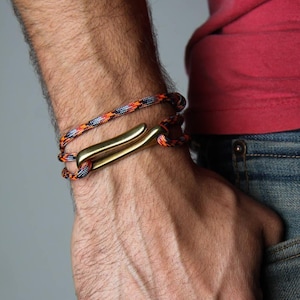 Gepersonaliseerde paracordarmband / herensieraden / nautische armband / uniseks wikkelarmband oranjegrijs / herenaccessoires / Necklush