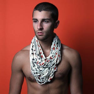 Rot & Schwarz Tribal Unendlichkeit Schal Halskette: Handbedruckter Baumwoll Jersey Boho Wrap