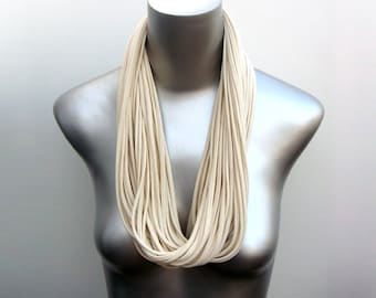 Collar Unisex Infinity Scarf Blanco / Accesorios de Moda / Bufanda de Verano Hecha a Mano / Novio Novia Regalo Personalizado / Necklush