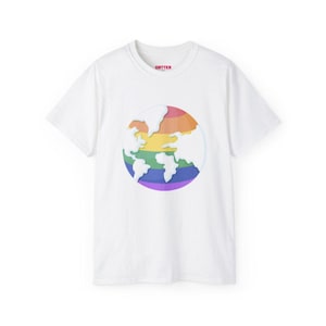 Umweltfreundliches Regenbogen Erde T-Shirt LGBTQ Pride World Map Design Unisex weißes Shirt