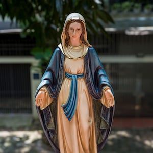 Our Lady of Grace Statue – Vintage Style Hand-Painted Virgin Mary | Catholic Gift for Prayer, Baptism, Altar | 30–80cm
