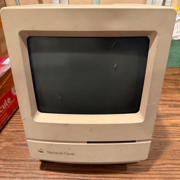 Vintage Apple Macintosh Classic M0420 (1990) - Working Condition Unknown, Parts or Restoration