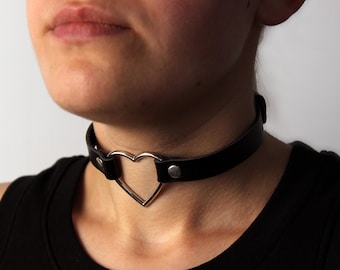 Handmade Leather Heart Choker: Adjustable Black Collar