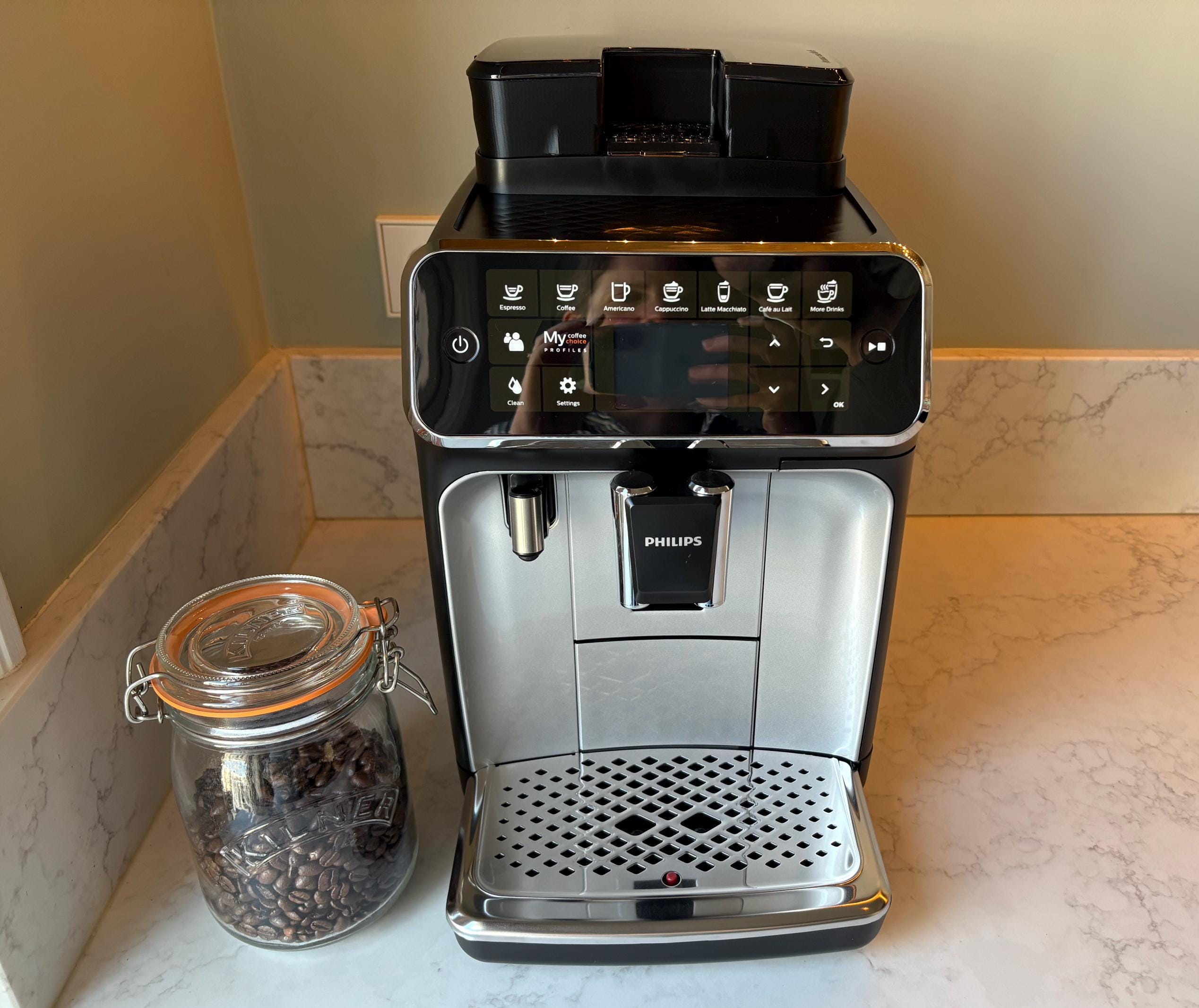 Philips 4400 bean container bean container provides 500 or 1000 grams of coffee beans capacity