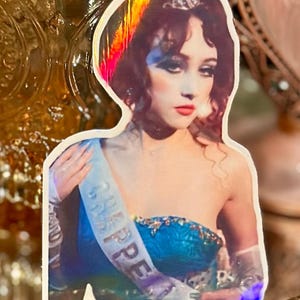 Chappell Roan “Princesa do Meio-Oeste” Adesivo Holográfico - retro Pop Princess Energy - Adesivo de Vinil para Garrafa de Água à Prova D'Água