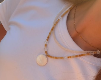 Collar de conchas bañadas por el sol: chapado en oro