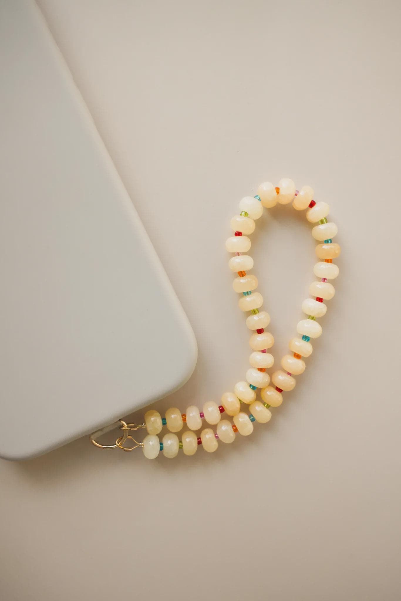 MORWLAT Handy-Anhänger Mit Regenbogen-Kristall – Bunt, Glitzernd, Perfekt Als Geschenk
