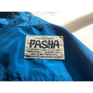 Camisa de manga corta abotonada azul eléctrico para hombre de Pasha Vintage, estilo europeo, confeccionada en seda.