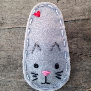 Vilten haarspeld, GEEN SLIPCLIP, vilten haarelastiekjes, babyhaarspeldjes, babystrikken, cadeau voor meisjes, strikken voor meisjes, vilten kat, grijs, dierenserie, kat
