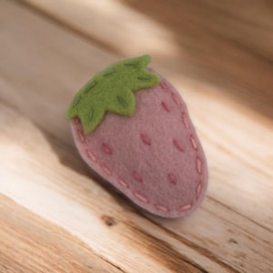 Filz Haarspange, NO SLIP CLIP, Erdbeere, Erdbeeren, Wollfilz Haarspange, Baby Schleifen, Mädchen Schleifen, rosa
