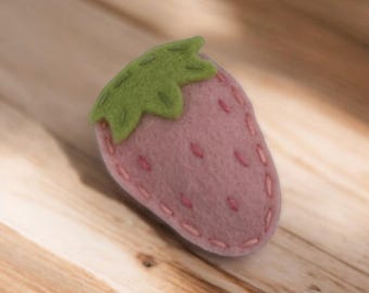 Vilten haarspeld, GEEN SLIPCLIP, aardbei, aardbeien, wolvilten haarspeld, babystrikken, zomer, meisjesstrikken, roze