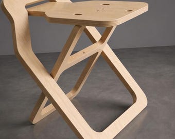 Taburete plegable de madera, mesa auxiliar moderna, silla que ahorra espacio, acabado en madera natural.