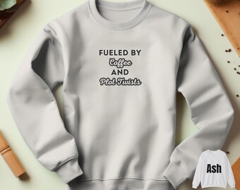 Felpa con scritta Coffee and Plot Twists, regalo per amanti dei libri, maglione con citazione divertente sul caffè, regalo per amanti del caffè, felpa per topi di biblioteca, maglietta per amanti del caffè