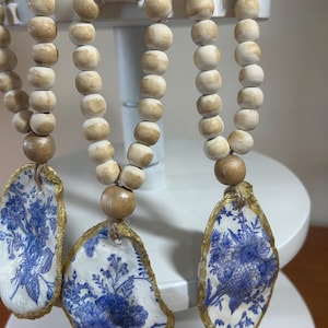 Chinoiserie Oyster Shell Napkin Ring: Coastal Wine Charm, Gold Detail