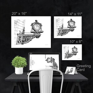 Puede incluir: Un dibujo en blanco y negro de una esfera de reloj adornada con un marco decorativo. El reloj está montado en un edificio y está rodeado de detalles intrincados. La imagen está disponible en varios tamaños, incluyendo 20 pulgadas por 16 pulgadas, 14 pulgadas por 11 pulgadas y 10 pulgadas por 8 pulgadas.