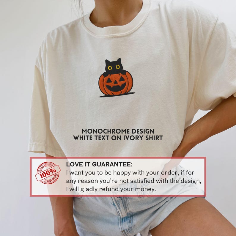 K&ouml;nnte beinhalten: Elfenbeinfarbenes T-Shirt mit einer schwarzen Katze in einem orangefarbenen K&uuml;rbis. Der Text "MONOCHROME DESIGN WHITE TEXT ON IVORY SHIRT" ist aufgedruckt. Eine Garantie ist ebenfalls abgebildet.